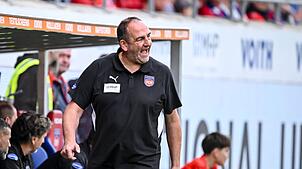 Heidenheims Trainer Schmidt will von seiner Mannschaft wieder mehr Leidenschaft und Teamgeist sehen.