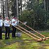 Ein Alphorntrio begleitete die Kunstpräsentation auf dem Ödland.