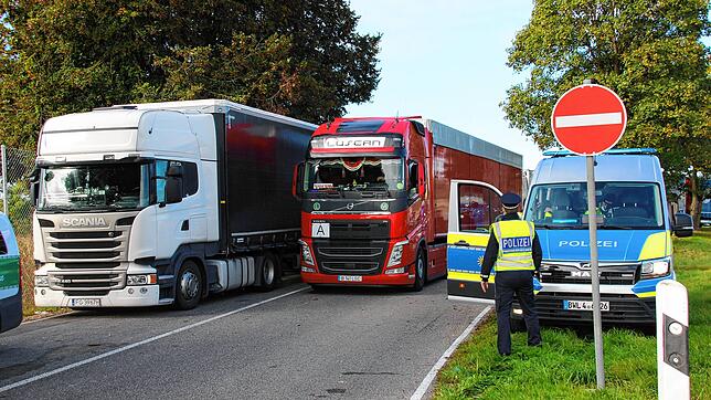 An der Bundesstraße B&nbsp;311 startete die Verkehrspolizei des Polizeipräsidiums Ravensburg mit 20 Einsatzkräften eine ausgiebige ...