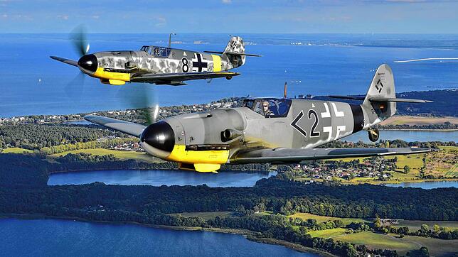 Zwei Messerschmitt-Jäger Me 109 aus der Kollektion des Schweizer Händlers Boschung Global im Verbandsflug. Wer sie kaufen will, muss ...