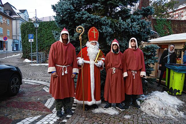 Der Nikolaus und seine Knechte von der Jugendfeuerwehr Waldshut-Tiengen (von links): Ryan Fakii, Nikolaus Meinrad Winkler, Nico Tröndle ...