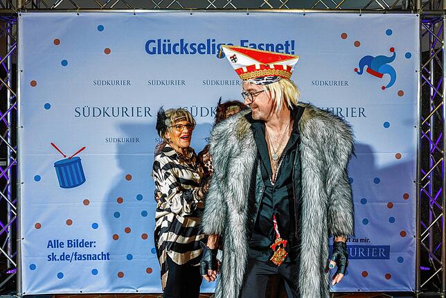 Bild 11: Die Narren im Konzil an der SÜDKURIER-VIP-Wand (Teil 4)
