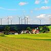 So in etwa könnten die bisher elf geplanten Windkraftanlagen auf der Länge und auf dem Ettenberg von Riedöschingen aussehen. Grundlage ...