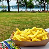 Im Strandbad Klausenhorn in Dingelsdorf kostet eine Portion Pommes 3,70 Euro. Ketchup und Mayonnaise kosten extra.
