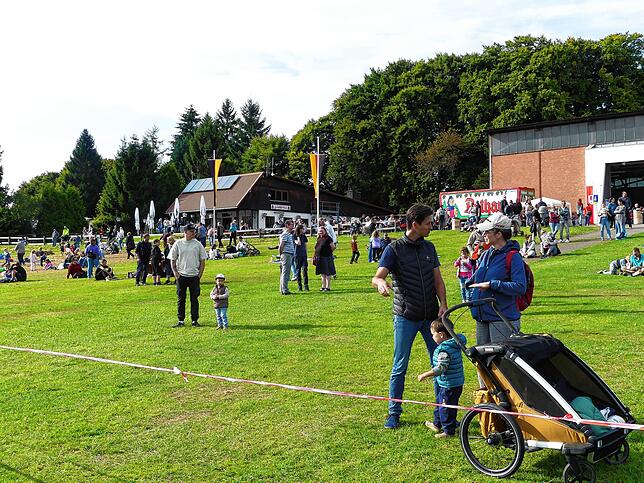 Bild 8: Großes Jubiläums-Flugplatzfest in Rickenbach-Hütten - hier sind die Bilder