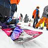 Snowboardanfänger probieren auf dem Feldberg erste Schwünge. Im Winter 2022/23 könnte es Einschnitte geben.