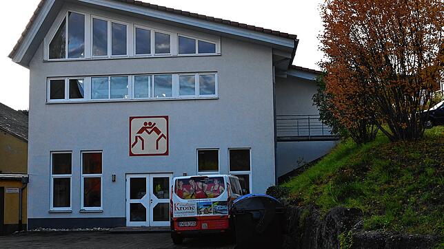 Die Ringerhalle vom Kraftsportverein Tennenbronn ist mit dem nebenstehenden Gebäude verbunden. Es wird wohl eine architektonische Lösung ...