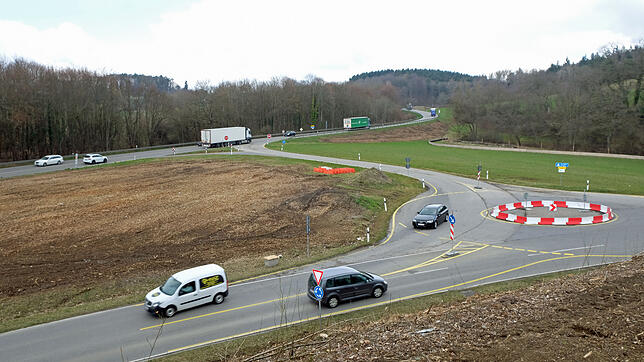 Im Bereich des derzeitigen Provisoriums werden auch die dauerhaften neuen Anschlüsse im Norden der B&nbsp;31 entstehen. Schwieriger ist ...