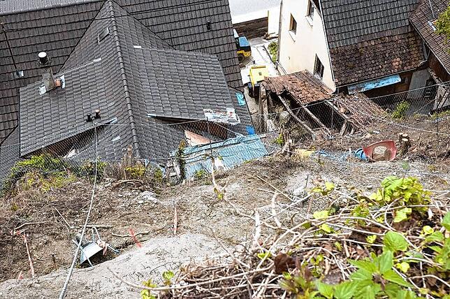 Hangrutsch im Juni 2013 in Sipplingen: Über die gesamte Breite dieses Hauses hatten sich Erdmassen in Bewegung gesetzt.