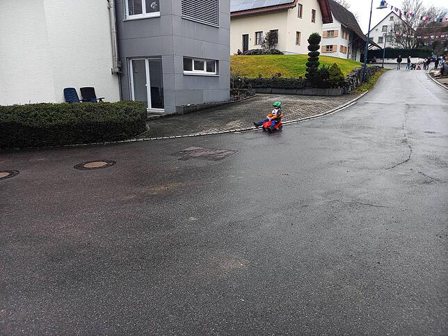 Bild 14: So rasant ging es beim Kärrelerennen in Hepbach zu