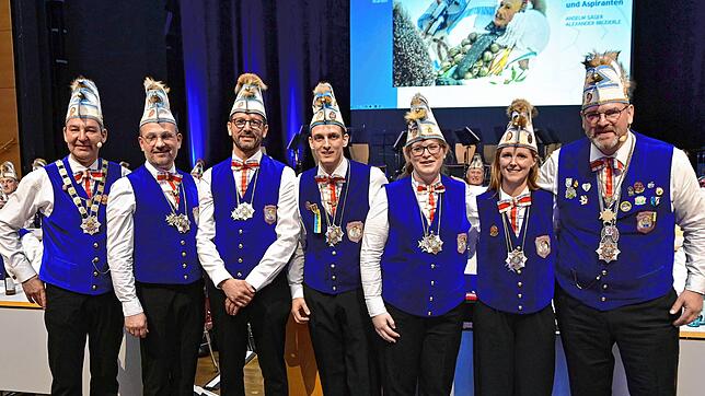 Gruppenbild mit Damen. Zum ersten Mal in der Geschichte der Historischen Narrozunft werden mit Alina Wöhrle (Zweite von rechts) und ...
