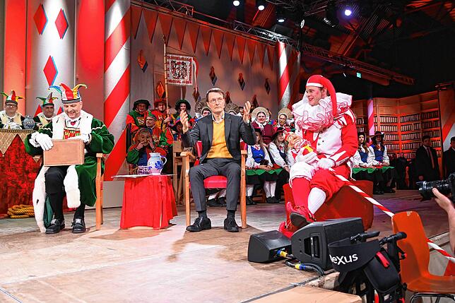 Bild 6: Karl Lauterbach vor dem Narrengericht Stockach: Die ersten Bilder
