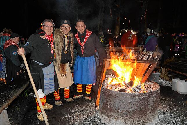 Bild 3: In Konstanz erwacht die Fasnacht 2025: Riedhexen und Schneeschreck tanzen durch den Wald