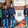 Sie organisieren gemeinsam das Essen an Heiligabend: Codekan Reimar Krauß, Naveed Malik, Angelika Zanzinger, Tobias Günther und Pfarrer ...
