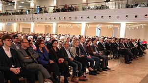 Beim Neujahrsempfang 2024 waren viele Menschen ins Radolfzeller Milchwerk gekommen. Für 2025 gibt es keinen solchen Empfang. (Symbolbild)