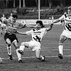 Verdammt lang her: In der Saison 1993/94 stürmte Fabio Ferrari (links) beim damaligen Verbandsligisten SV 08 Laufenburg. Hier behauptet ...