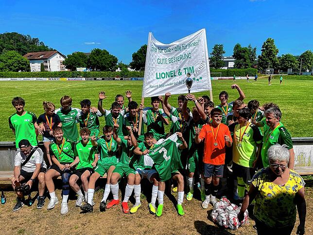 B-Junioren: Die SG Hausen holte sich den NaturEnergie-Pokal der B-Junioren durch ein deutliches 6:0 im Finale gegen die SG ...