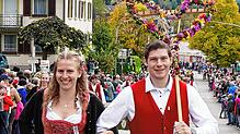 Der Höhepunkt des Kreiserntedankfestes: der Umzug, bei dem die Landjugenden sich und ihre selbst gebauten Wagen präsentieren.