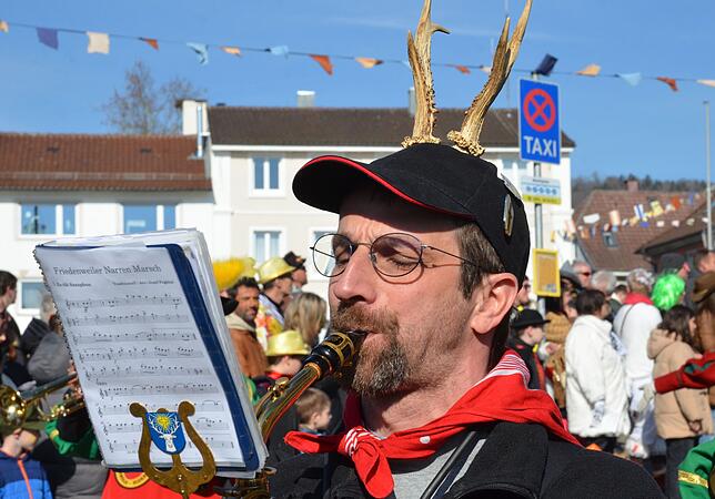 Bild 23: Bunte Fasnachtsfreude beim Narrensprung 2025