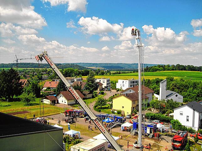 Die Fläche vor der Hochrheinhalle wird gerne als Festplatz der Gemeinde genutzt.