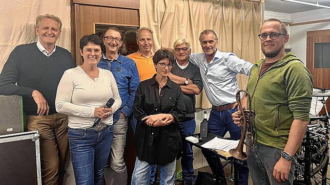 Manfred Müller, Heike Baumeister, Thomas „Karpfen“ Baur, Robert März, Ellen Willmann, Hilmar Lutz, Steffen Würth und Benedikt Hauger im ...
