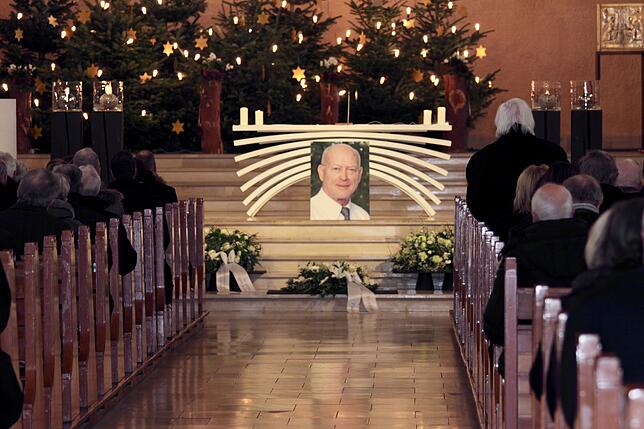 Letzte Ehre für Josef Wund: Bei der Trauerfeier in der Kirche St. Petrus Canisius nahmen am 29. Dezember rund 250 Menschen neben der ...