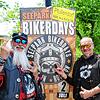 &bdquo;Richy&ldquo; Hermann (links) aus Wald und Emil Hagen aus Sauldorf sind von den Biker-Days 2023 total begeistert. Die beiden ...