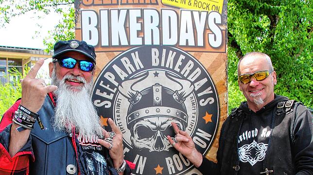 &bdquo;Richy&ldquo; Hermann (links) aus Wald und Emil Hagen aus Sauldorf sind von den Biker-Days 2023 total begeistert. Die beiden ...