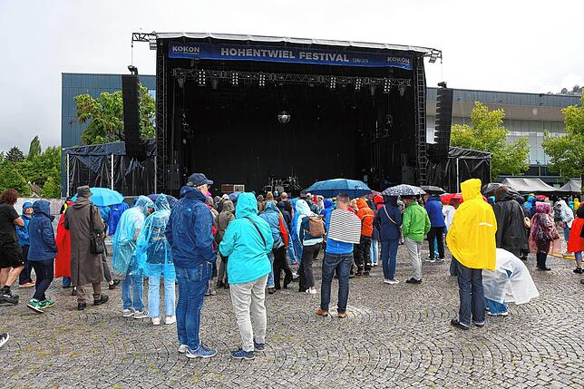 Bild 16: Gute Stimmung bei Regen auf dem Hohentwielfestival