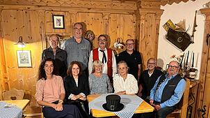 Seit 2015 aktiv (vorne, von links): Francesca Hermann, Sandra Arnold, Brigitte Maier, Angelika Wiedel, Vorsitzender Nikolaus Arnold, ...