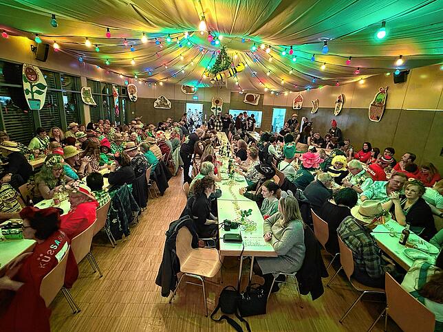 Bild 42: Bunte Fasnacht in Reckingen: Fasnachtsgärtner zeigen, wie man richtig feiert!