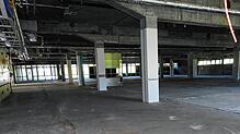 Mehr an eine Fabrikhalle als an ein ehemaliges Krankenhaus erinnert der momentane Zustand des Erdgeschosses im Gesundheitscampus. Die ...