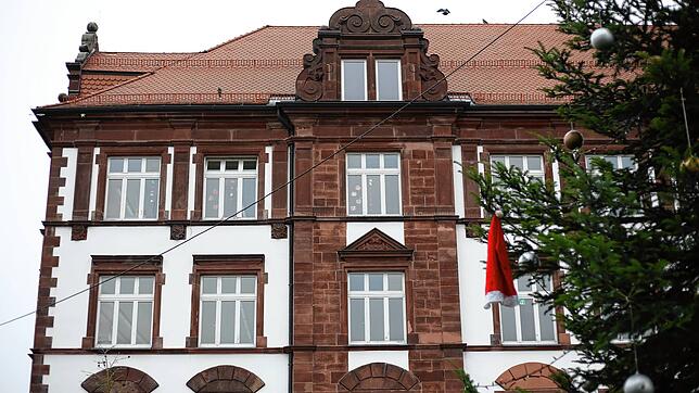 Auch wenn vor der Schule ein Weihnachtsbaum steht &ndash; Weihnachtsstimmung wird in der Robert-Gerwig-Schule angesichts der steigenden ...
