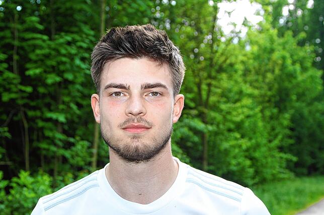 Treuer Null-Achter: Luca Schmidt (23) wohnt wie sein Bruder Mika, mit dem er in der ersten Mannschaft manchmal sogar die ...
