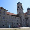 Das Kloster in Einsiedeln hat den Ort zu einem berühmten Wallfahrtsort für Katholiken aus aller Welt gemacht.