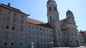 Das Kloster in Einsiedeln hat den Ort zu einem berühmten Wallfahrtsort für Katholiken aus aller Welt gemacht.