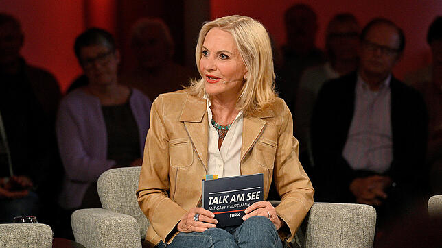 Gaby Hauptmann bei der Moderation von &bdquo;Talk am See&ldquo;.