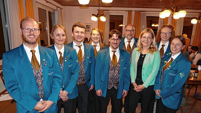Sie geben im aktuellen Vorstand der Feuerwehrkapelle den Ton an (von links): Fabian Merz, Christine Fröhlich, Felix Rombach, Laura ...
