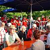 Trotz Fußball-Konkurrenz wurde das Brückenfest zugunsten sozialer Einrichtungen wieder ein Erfolg. Für Unterhaltung sorgten die ...