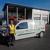 Herrmann Umhauer mit dem E-Auto der Gemeinde Orsingen-Nenzingen. Ein weiteres E-Fahrzeug als Maßnahme hin zur Klimaneutralität soll ...