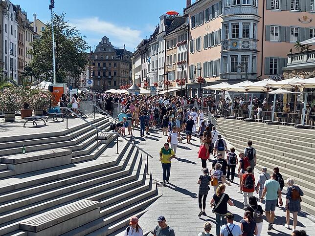 Bild 30: Erste Bilder vom Festgelände! In Konstanz kommen mehr und mehr Besucher zum Seenachtfest