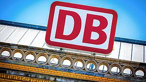 Die Deutsche Bahn will die umfassende Sanierung besonders wichtiger Strecken um ein weiteres Jahr verlängern. (Symbolbild)