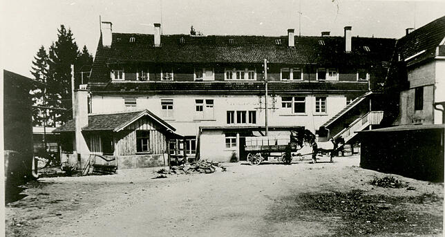 Die alte Waldmühle in Villingen im Jahr 1919. Hier fing Hermann Schwer mit seiner "Schwarzwälder Apparatebauanstalt" quasi nochmal von ...