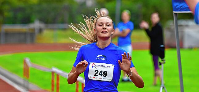 Ziel erreicht: Emmely Kaiser aus Herten gewann bei den Frauen den 33. Wehratallauf.