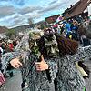 Die Öflinger Hühnerlochfelsengeister (hier beim Narrentreffen 2024 in Schwörstadt) können sich freuen: Das Narrentreffen 2025 kann trotz ...