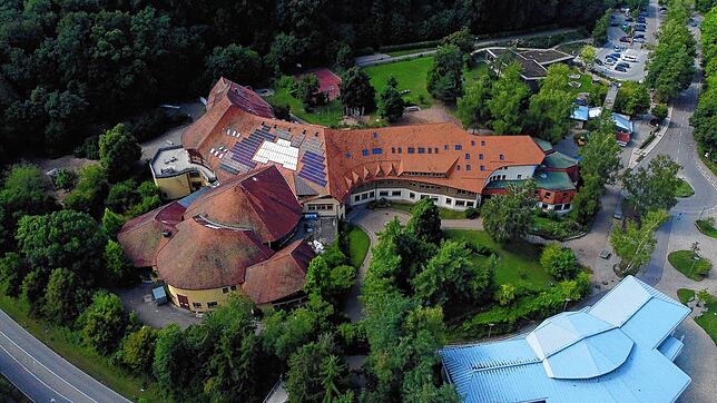 Die Waldorfschule in Überlingen gehört architektonisch zu den bemerkenswertesten Gebäuden in Überlingen.