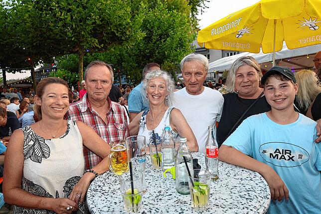 Bild 19: Zahlreiche Besucher lockt das Staader Hafenfest 2025 ans Bodenseeufer