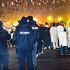 Sicherheitskräfte beim Hemdglonkerumzug am Mittwochabend: Bis auf wenige Ausnahmen erlebten sie einen ruhigen Abend.