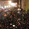 Als drei von tausenden auch dabei bei der Demo gegen rechts auf dem Konstanzer Münsterplatz: Die Angeordneten Nese Erikli, Lina Seitzl ...