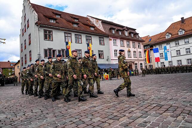 Bild 32: Bilder der beeindruckenden Bundeswehr-Parade vor dem Villinger Münster